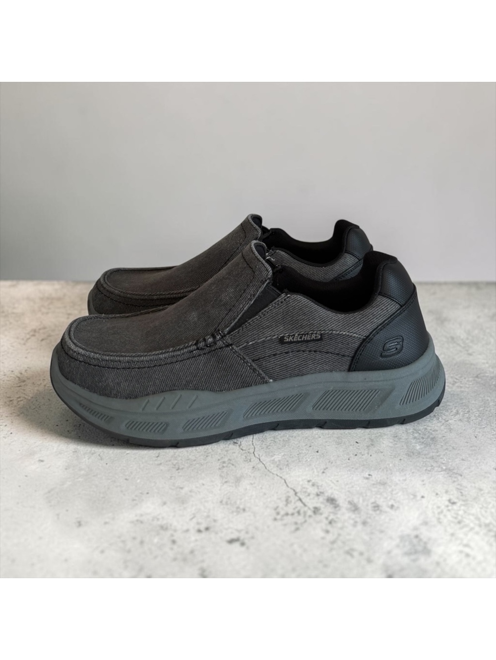 Skechers Mens Cohagen Vierra Slip On Shoes Black Size 8.5 WW Extra Wide Fit